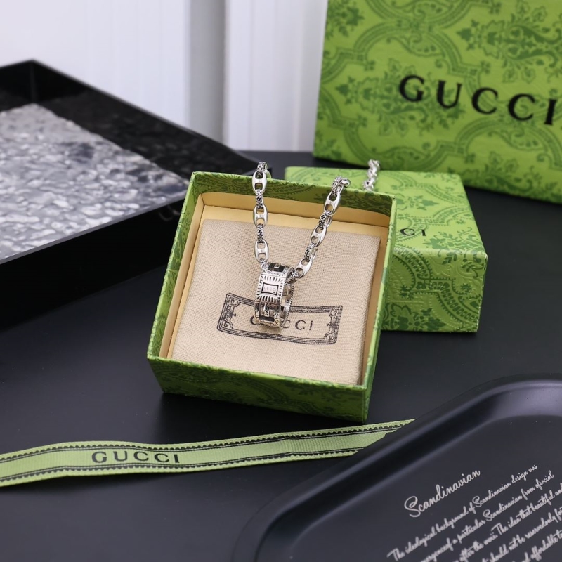 G*u*i necklaces